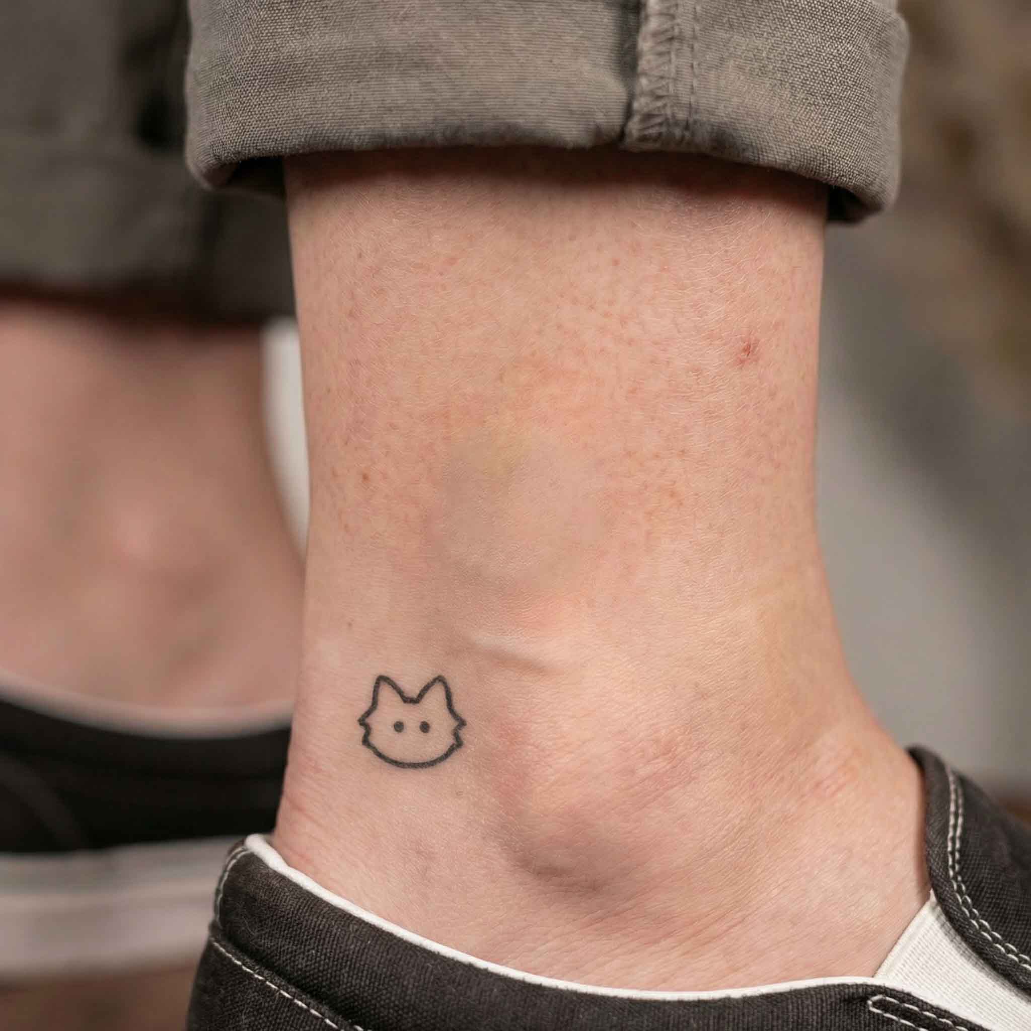Small animal fake tattoos worn on ankle in cute minimalist style