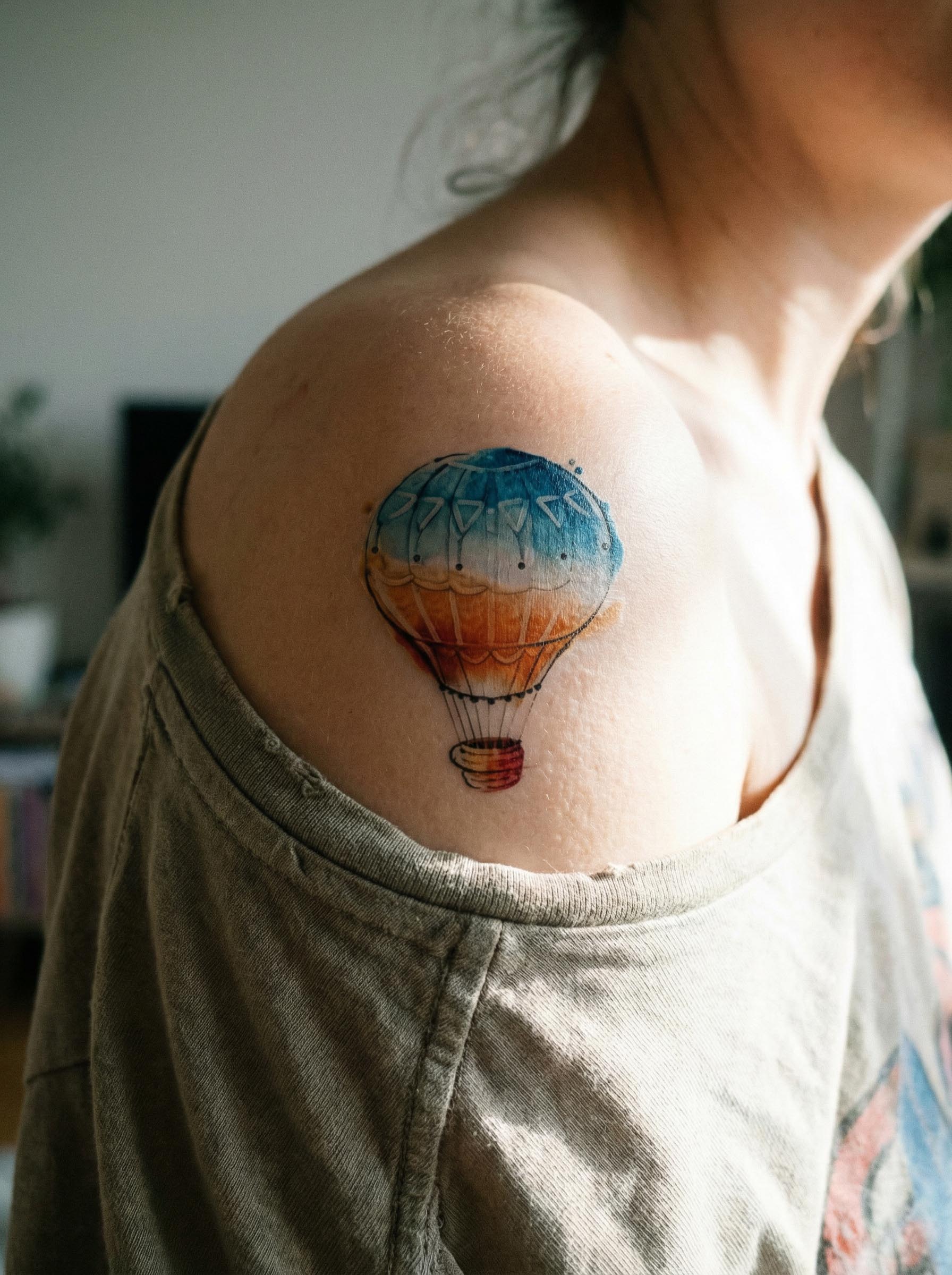 Hot air balloon temporary  tattoo on shoulder